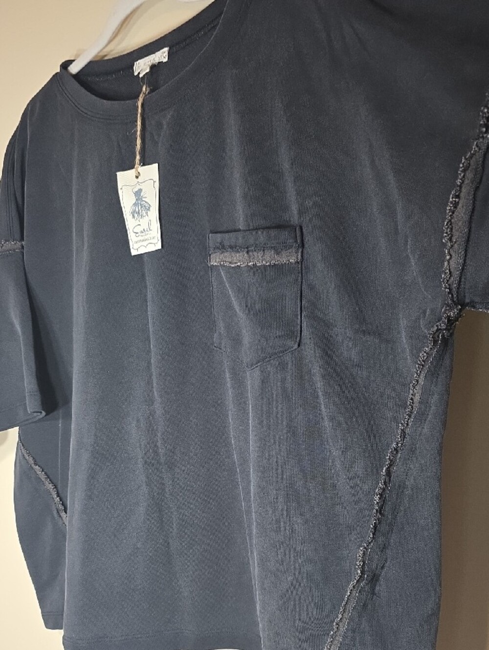 Easel NWT Mineral Wash Oversized Boxy Pocket Tee - Picture 7 of 8
